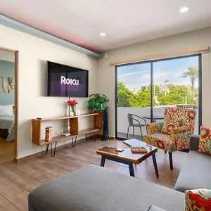 New & Comfy, 5 Star Area, Walk 2 Beach, Pool, Views, King Bed Apartamento Mazatlán